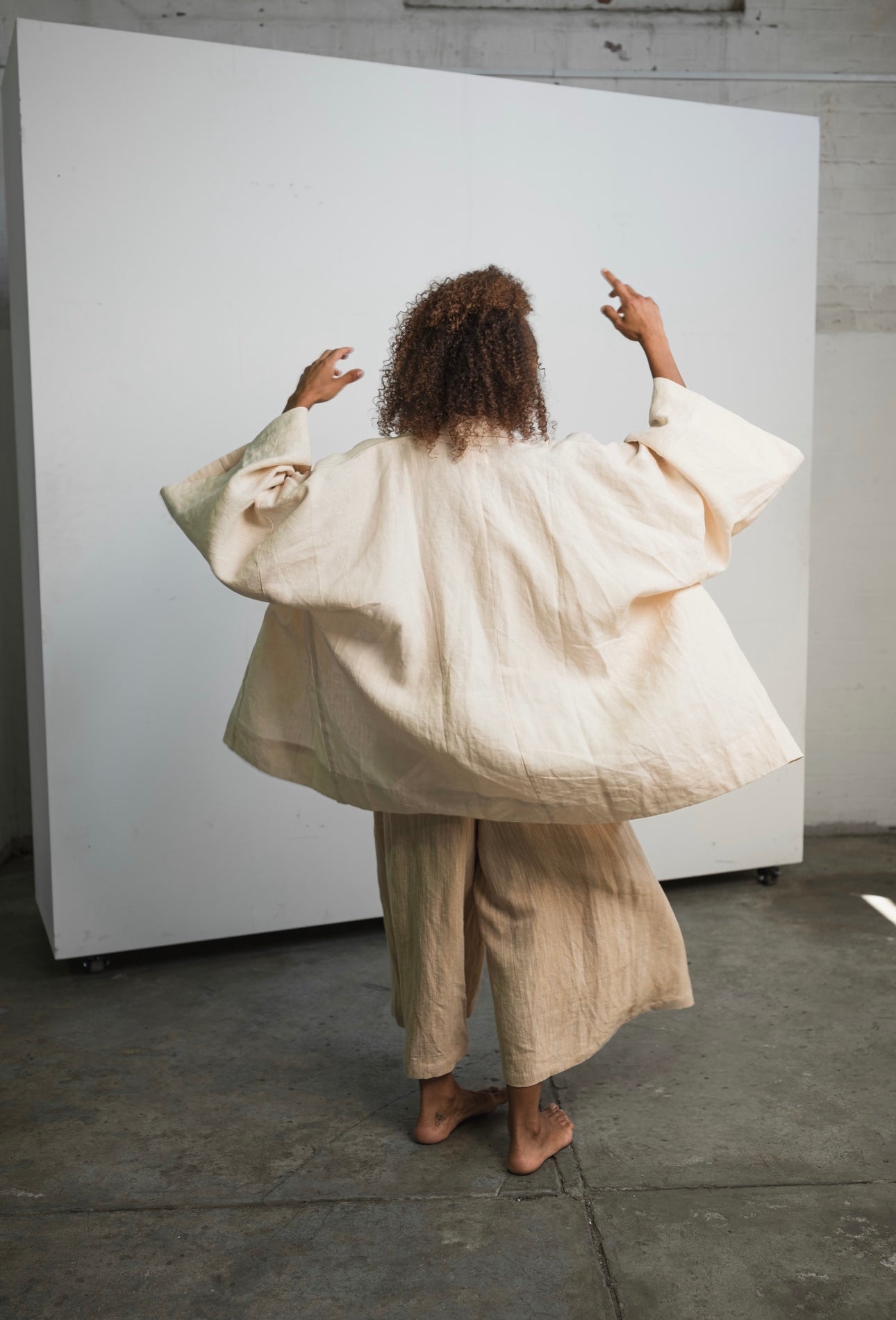 Moona oversized kimono in handwoven Turkish linen with wrap belt and relaxed drape
