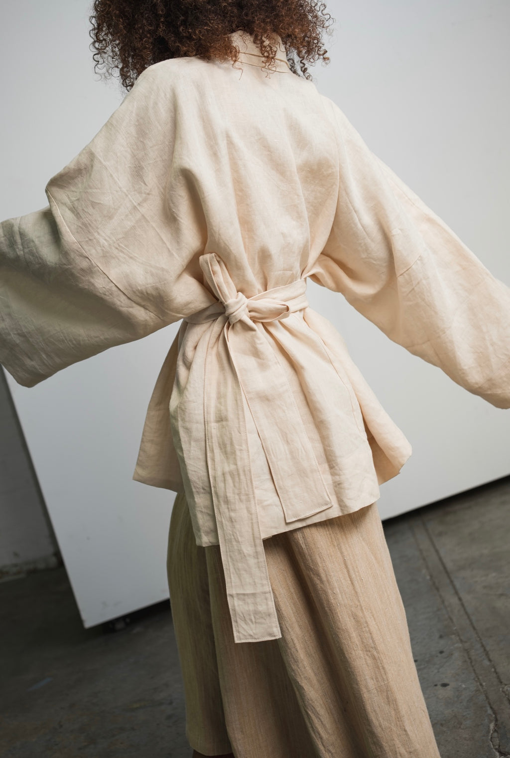 Moona oversized kimono in handwoven Turkish linen with wrap belt and relaxed drape
