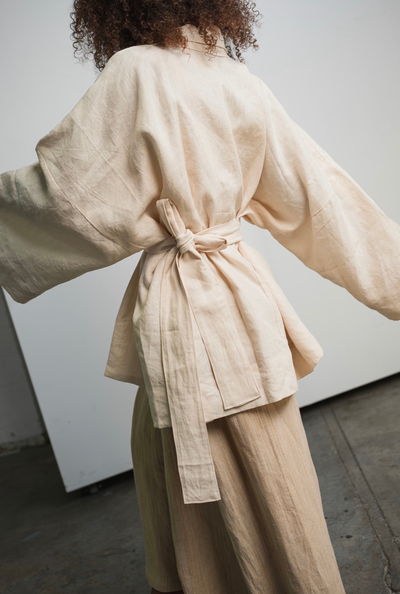 Moona oversized kimono in handwoven Turkish linen with wrap belt and relaxed drape
