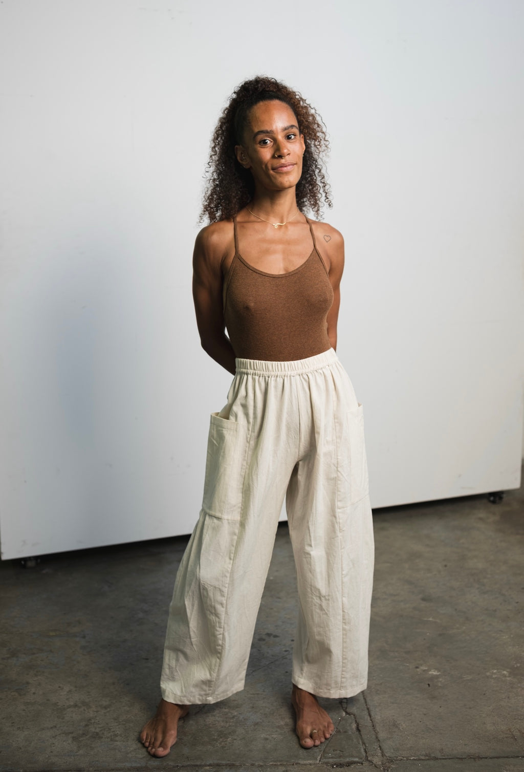 Lightweight Kora cotton pants with elastic waistband and side pockets