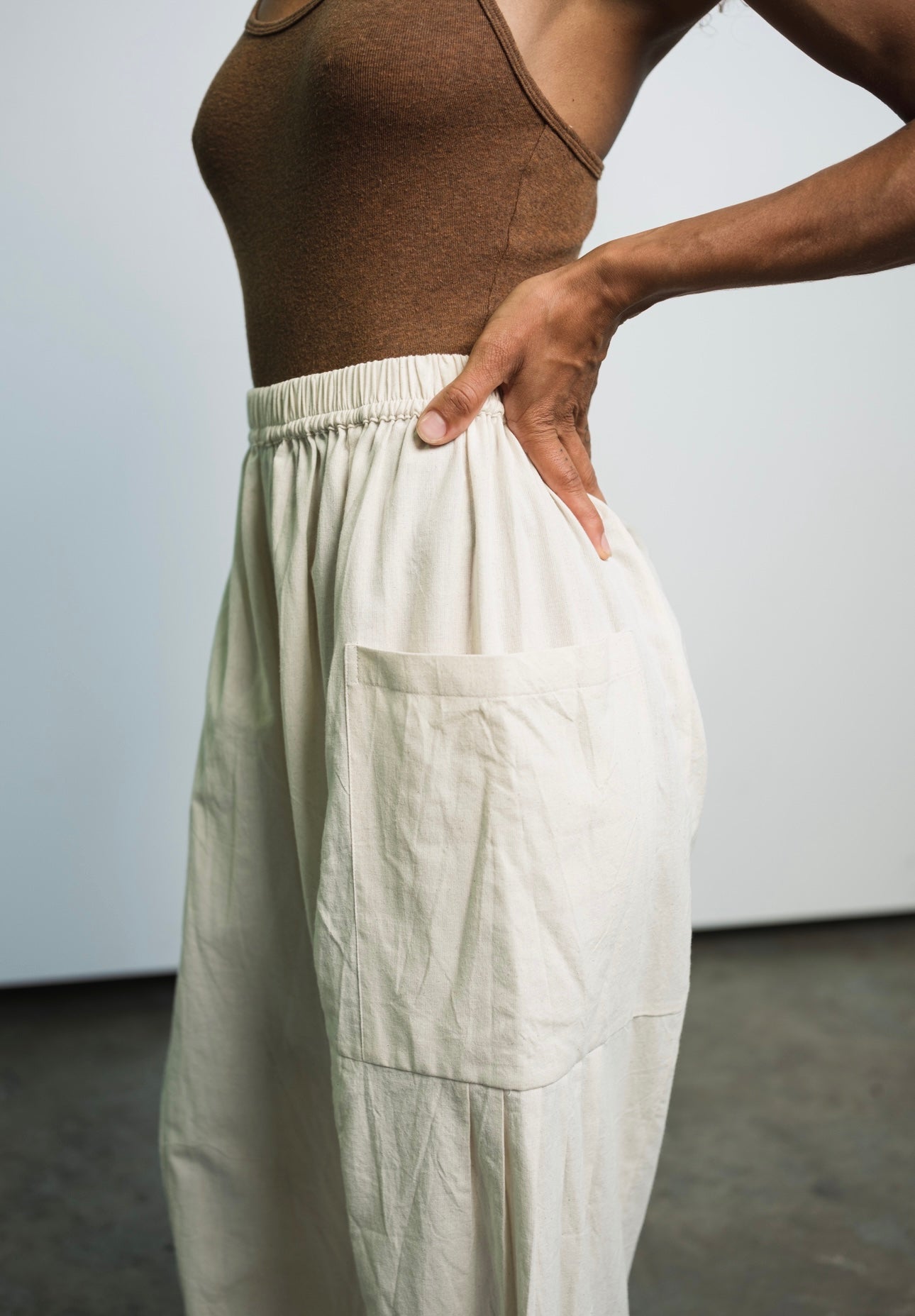 Lightweight Kora cotton pants with elastic waistband and side pockets
