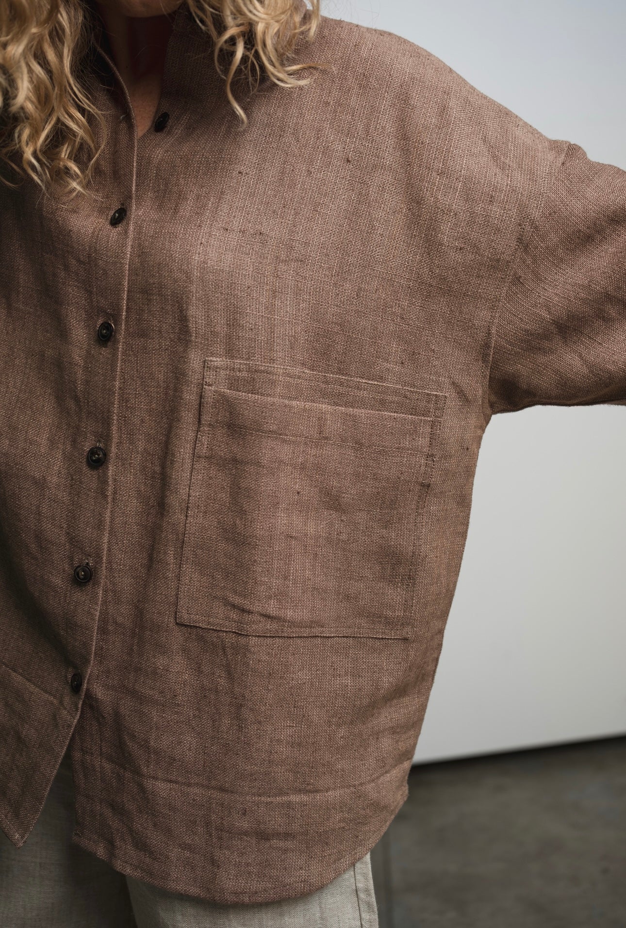 Heavy linen dress shirt with classic collar, buffalo horn buttons, and tapered sleeves
