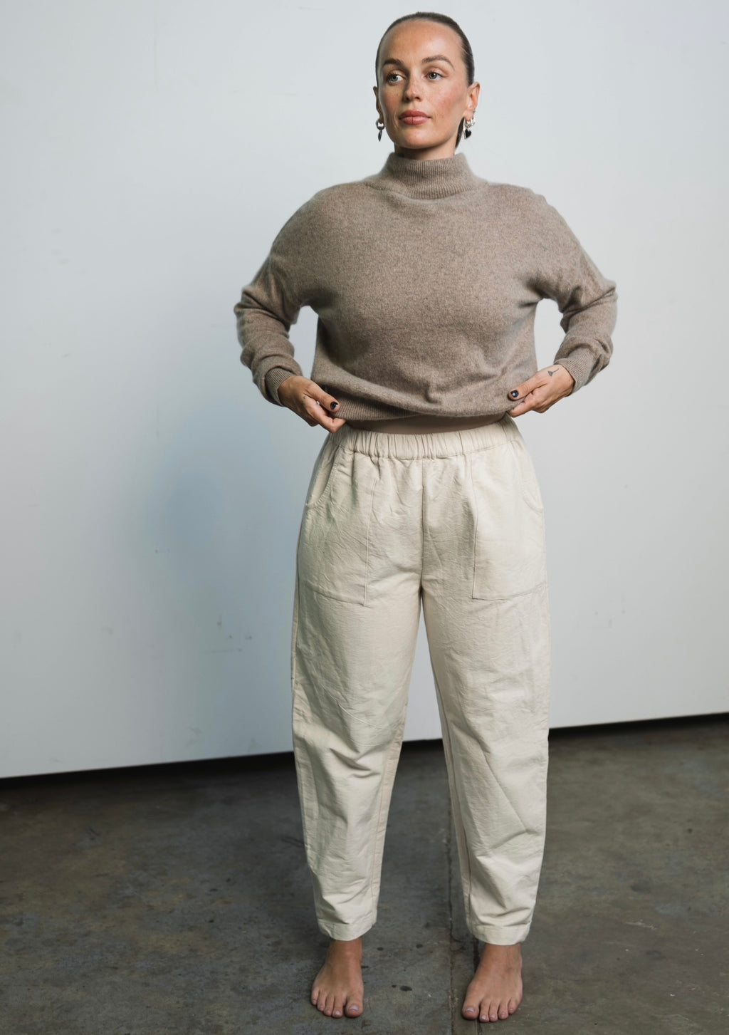 Unisex straight-leg garment in raw unbleached cotton canvas with front pockets
